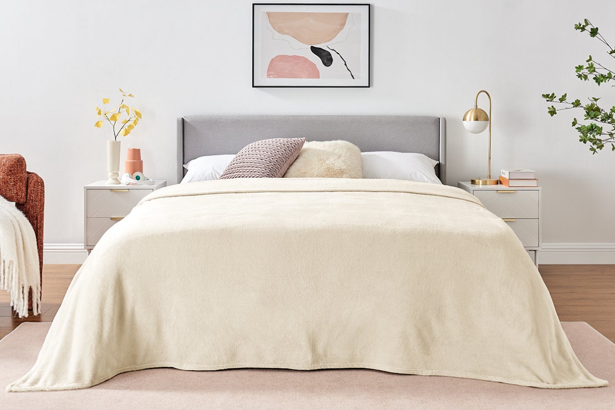 Ovela Flannel Blanket (Natural)